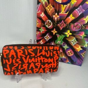 🔥Limited Edition Louis Vuitton Graffiti Large
Zippy Wallet🔥